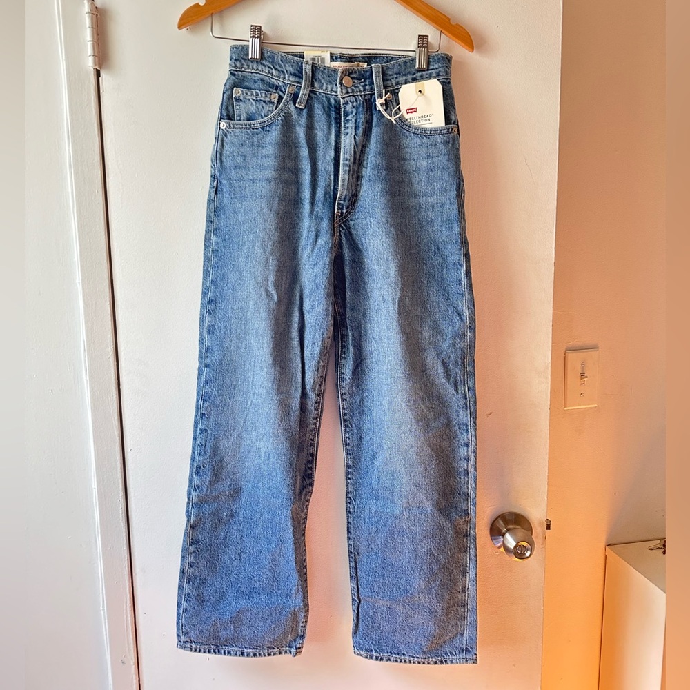 NWT Levi’s Wellthread rib cage straight high rise jeans. Size 26